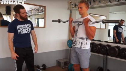 Armtræning med biceps curl